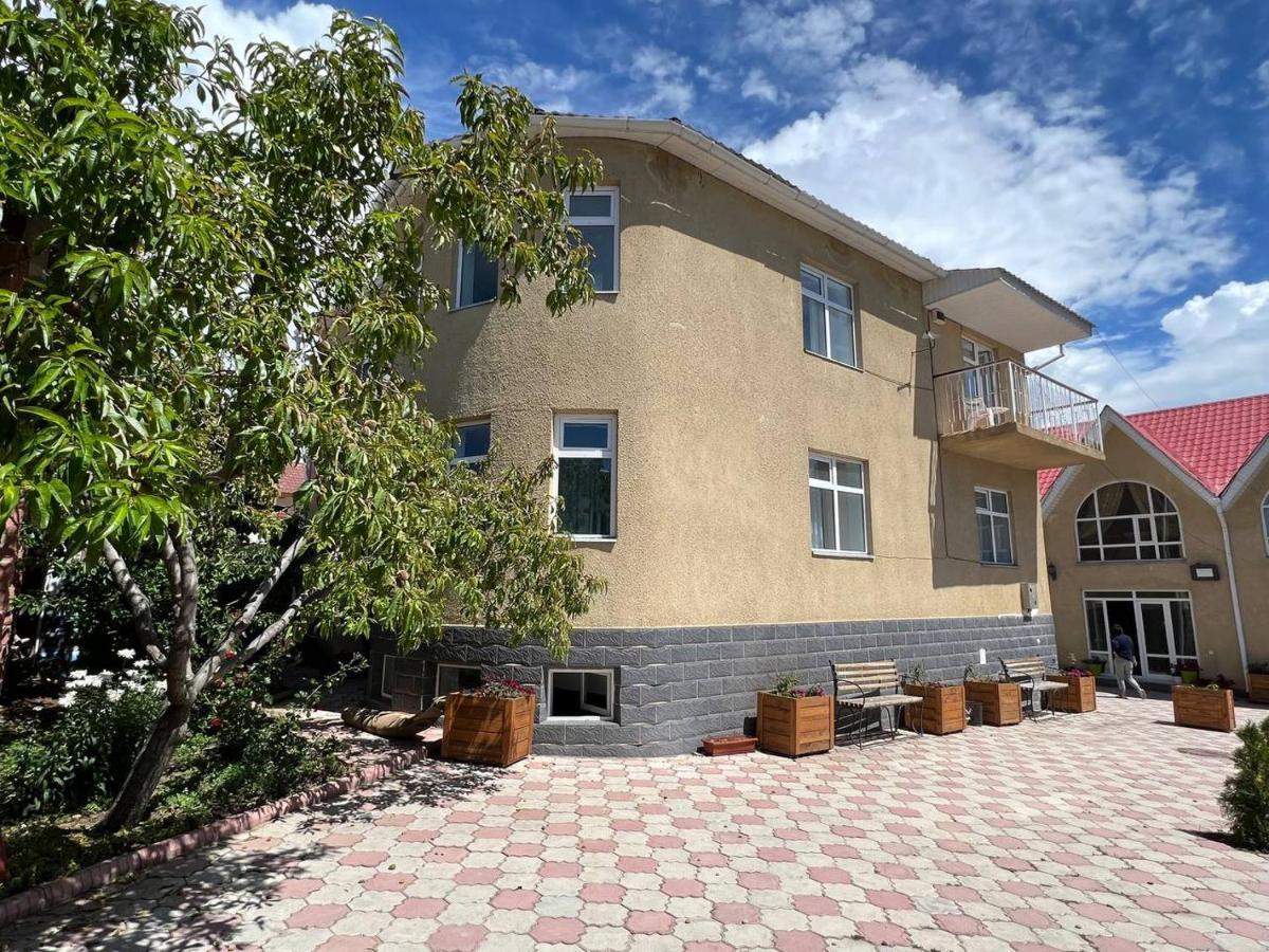 Tan Nuru Guest House Гостевой Дом Тан Нуру Чолпон-Ата Екстер'єр фото