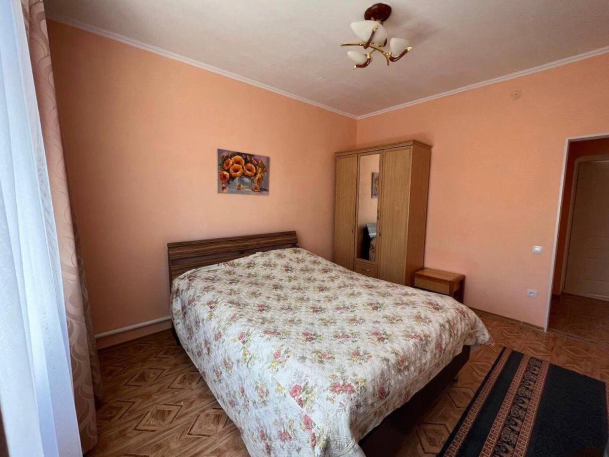 Tan Nuru Guest House Гостевой Дом Тан Нуру Чолпон-Ата Екстер'єр фото