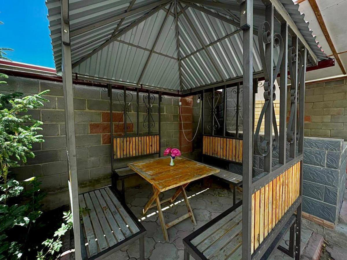 Tan Nuru Guest House Гостевой Дом Тан Нуру Чолпон-Ата Екстер'єр фото